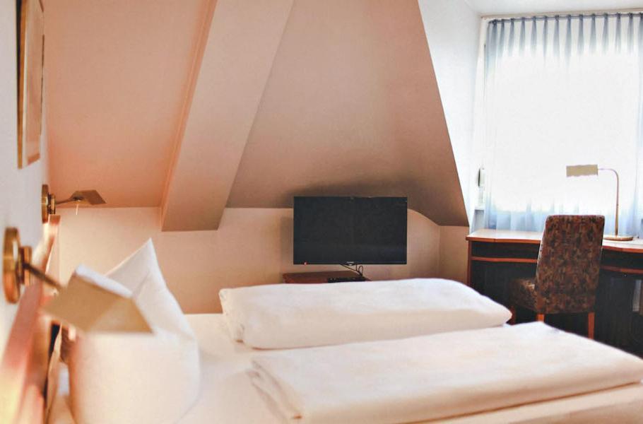 Hotel Loewen-Seckenheim Mannheim Bagian luar foto