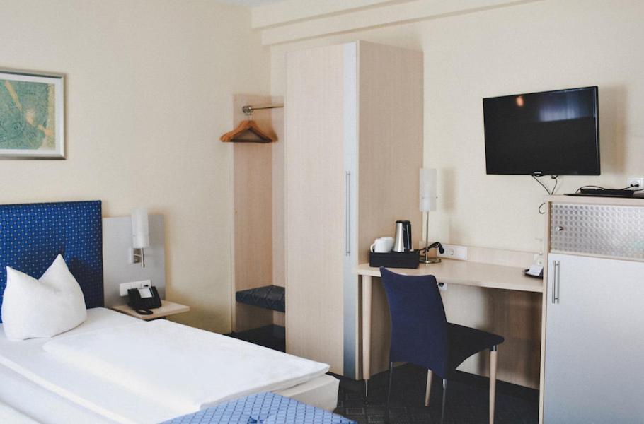 Hotel Loewen-Seckenheim Mannheim Bagian luar foto