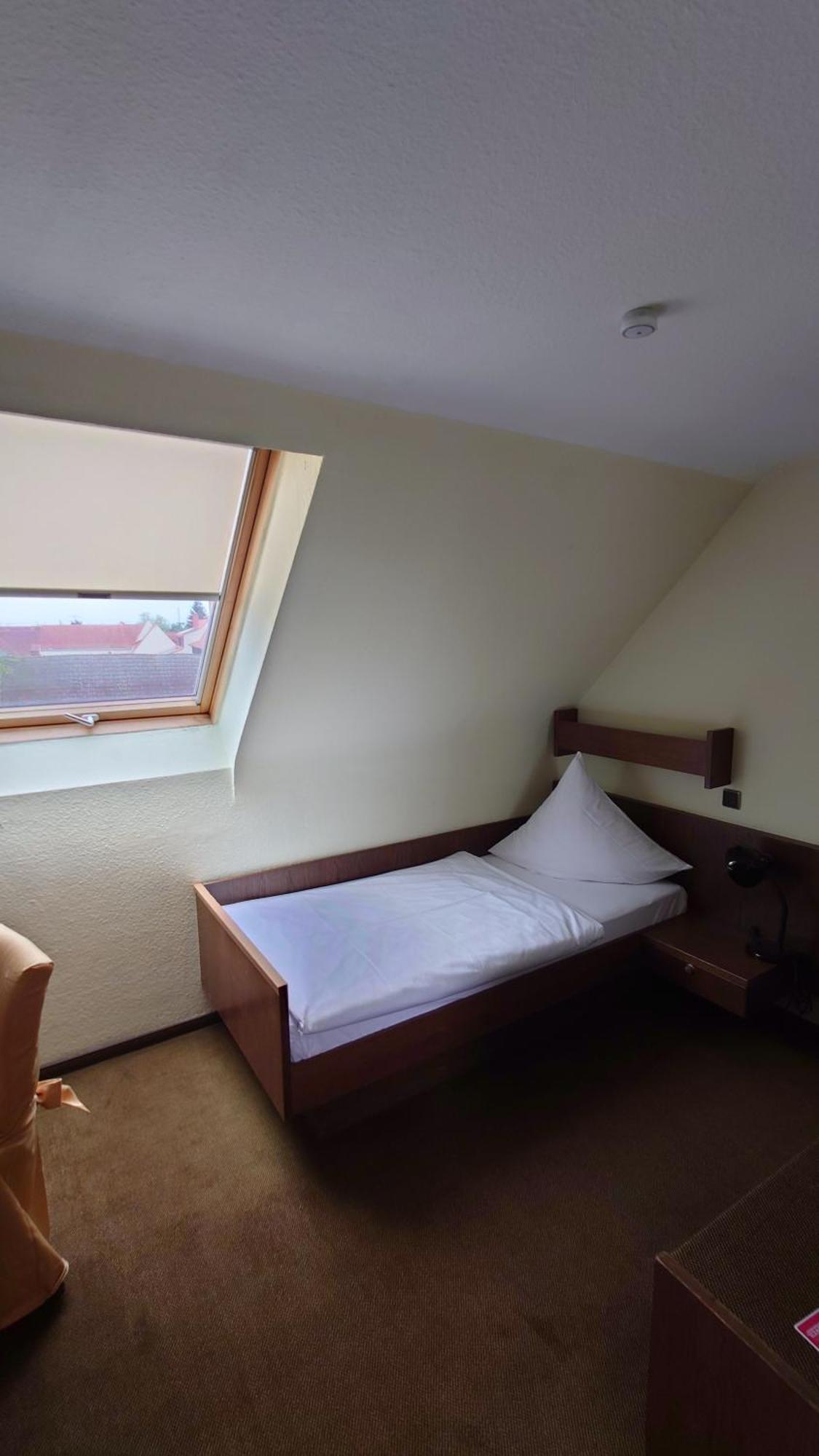 Hotel Loewen-Seckenheim Mannheim Bagian luar foto