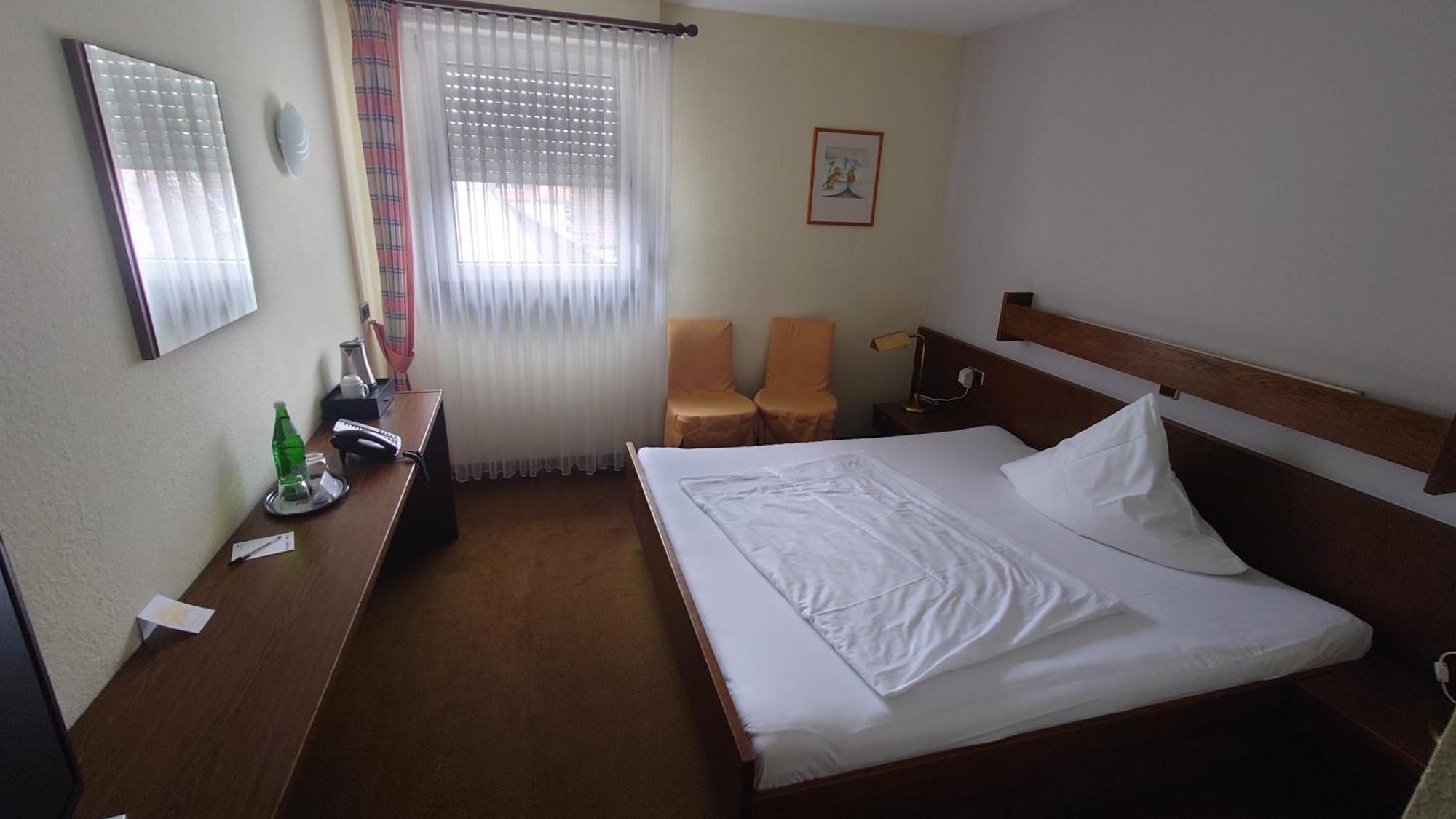 Hotel Loewen-Seckenheim Mannheim Bagian luar foto