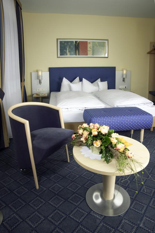 Hotel Loewen-Seckenheim Mannheim Bagian luar foto