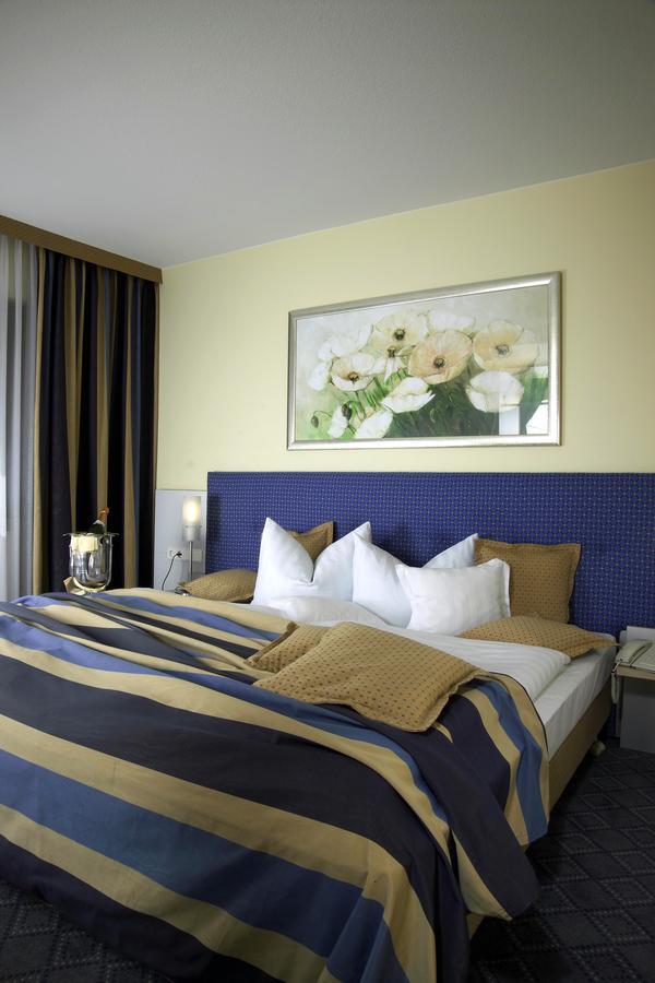 Hotel Loewen-Seckenheim Mannheim Bagian luar foto