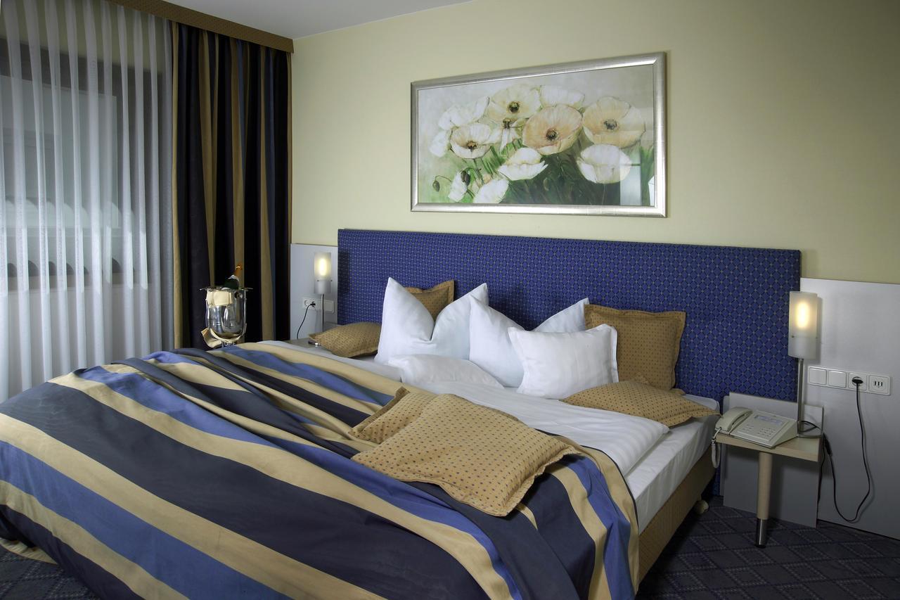 Hotel Loewen-Seckenheim Mannheim Bagian luar foto