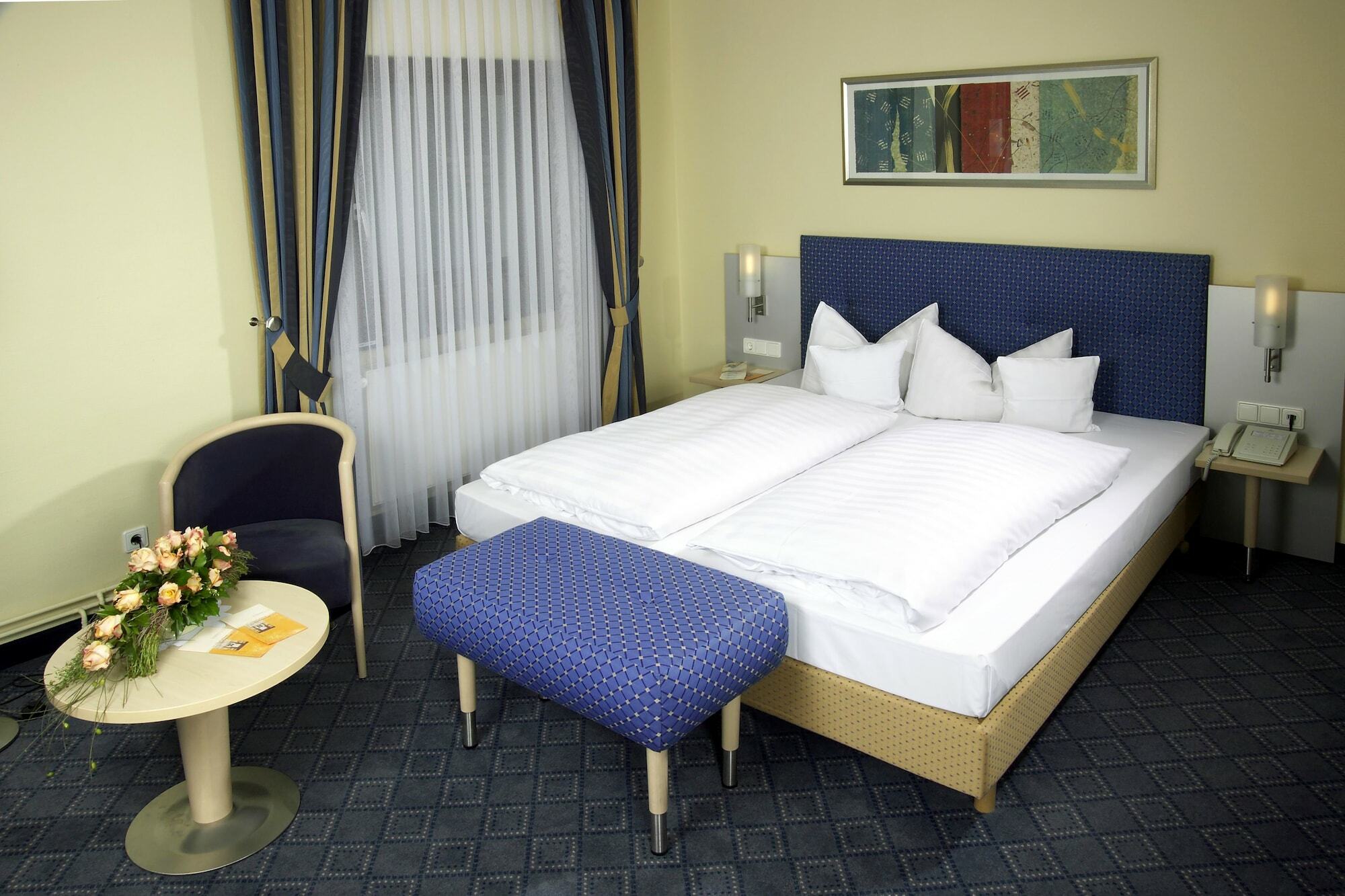 Hotel Loewen-Seckenheim Mannheim Bagian luar foto